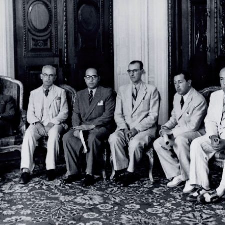 Caringi e seus colegas do curso de Escultura