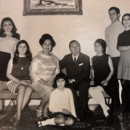 A família Caringi em sua casa, em Pelotas, nos anos 1960